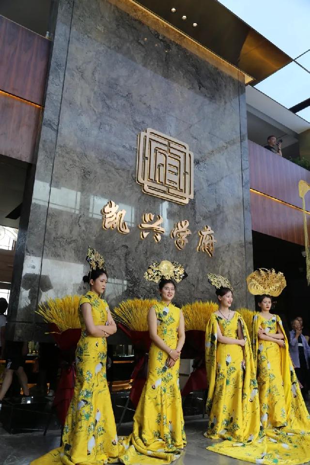 巨野新晋网红打卡地...国风殿堂级营销中心盛大开放！尽显王者风范。