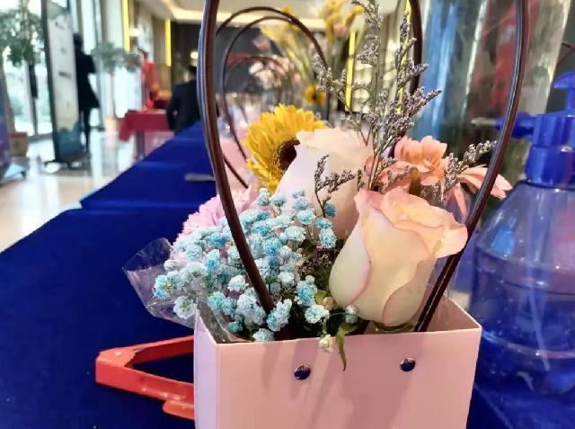 【凯兴学府】相约三月天丨魅力女神节，花艺DIY诚邀您的参与！