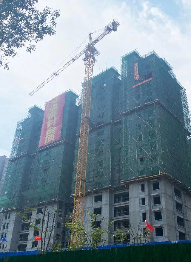 全部喜封金顶！河畔天宸项目13栋楼全部喜封金顶！