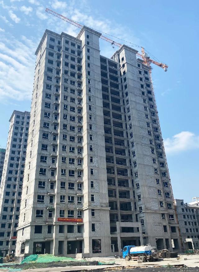 全部喜封金顶！河畔天宸项目13栋楼全部喜封金顶！