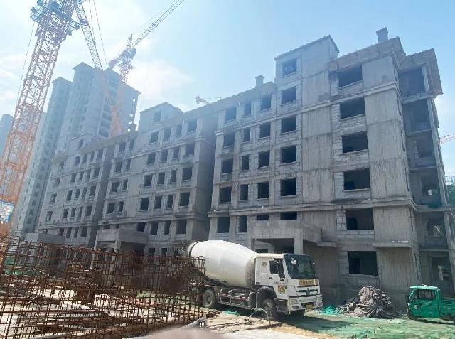 全部喜封金顶！河畔天宸项目13栋楼全部喜封金顶！
