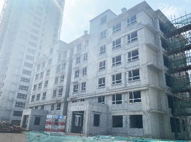 全部喜封金顶！河畔天宸项目13栋楼全部喜封金顶！