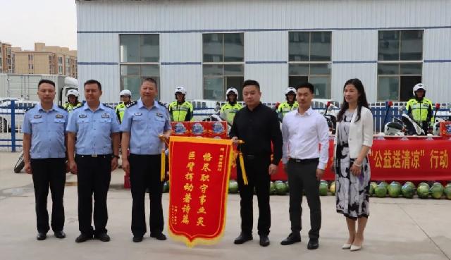 致敬城市守护者 | 情系一线 华鹏麟珑印清凉公益行