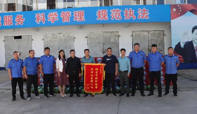 致敬城市守护者 | 情系一线 华鹏麟珑印清凉公益行