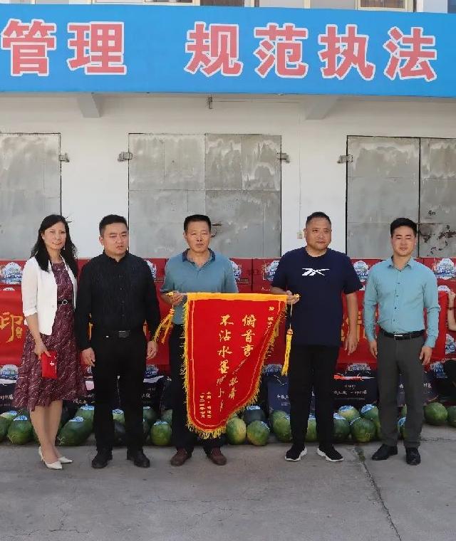 致敬城市守护者 | 情系一线 华鹏麟珑印清凉公益行