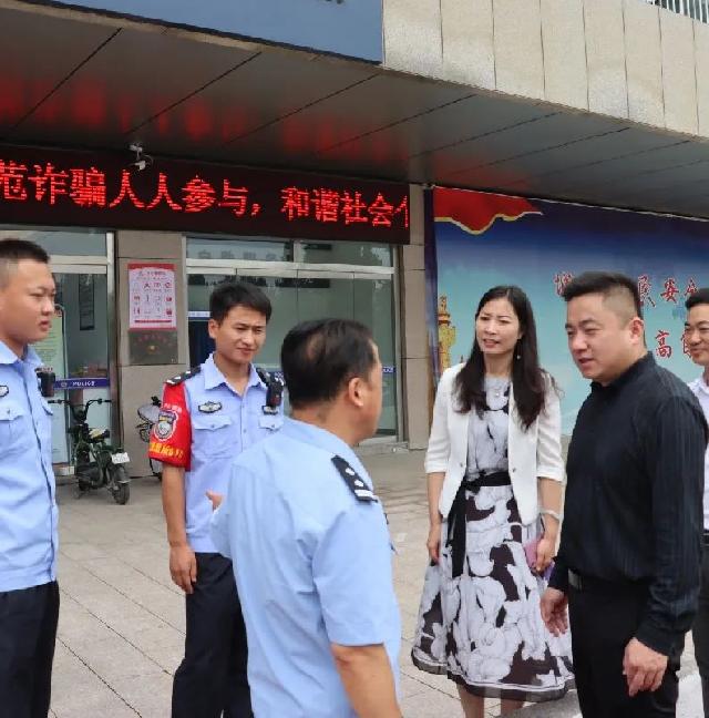 致敬城市守护者 | 情系一线 华鹏麟珑印清凉公益行