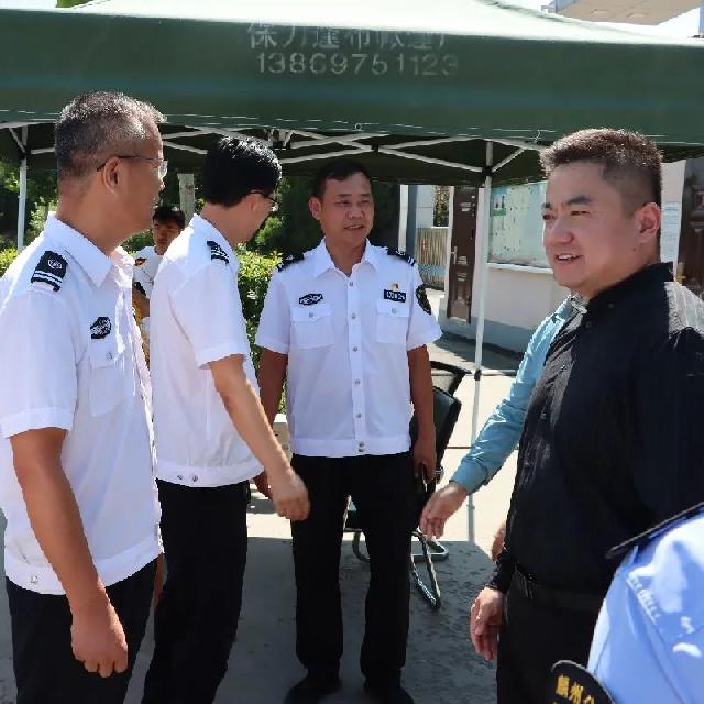 致敬城市守护者 | 情系一线 华鹏麟珑印清凉公益行