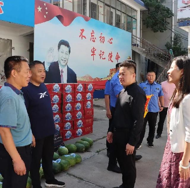 致敬城市守护者 | 情系一线 华鹏麟珑印清凉公益行