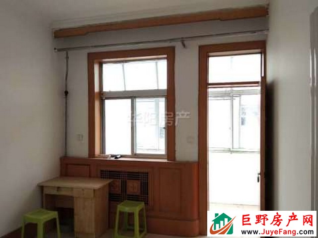 公安局家属院 3室2厅 110平米 简单装修 1250元/月
