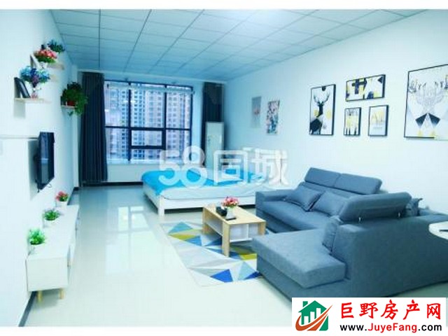 东方新天地 1室1厅 70平米  1300元/月