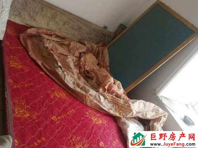 河畔花都 3室2厅 120平米 简单装修 916元/月