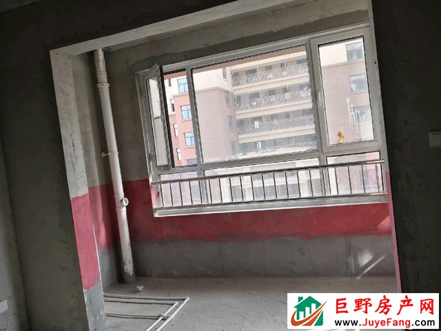 阳光花园 3室2厅 152平米 毛坯 52万元