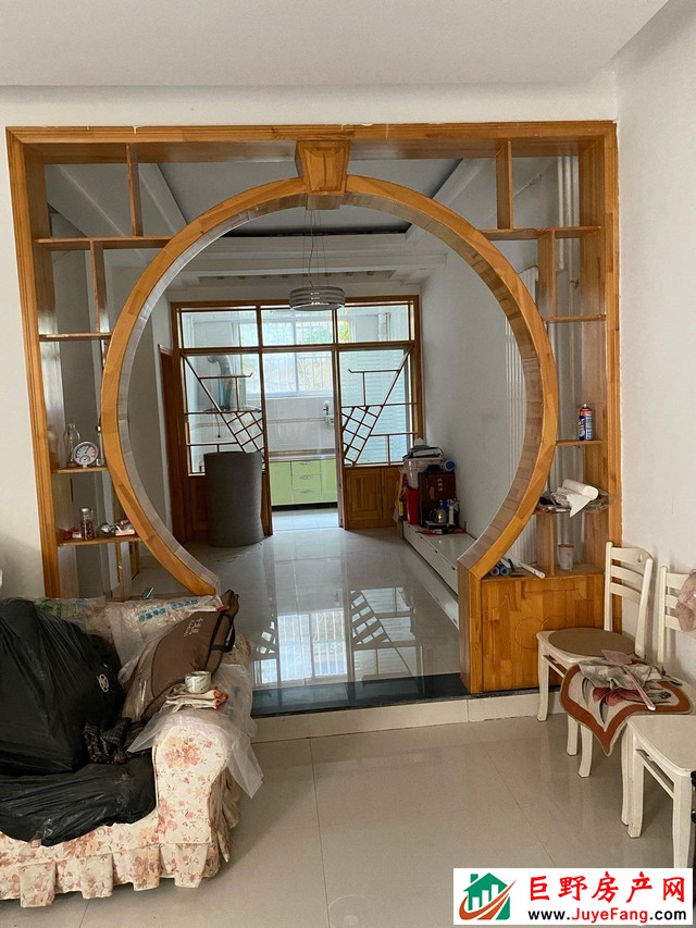 和谐小区 4室2厅 195平米 精装修 97万元