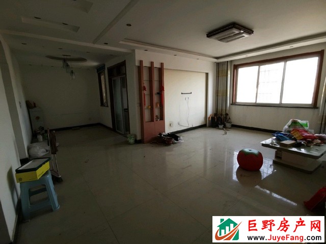 南关小区 3室2厅 157平米 简单装修 62万元