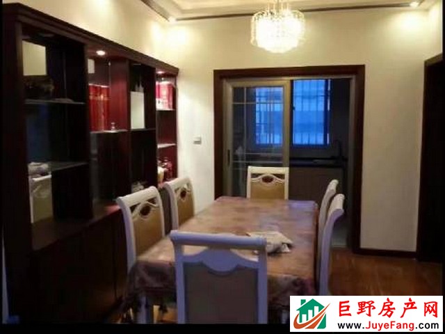 清华园 3室2厅 120平米 精装修 1300元/月