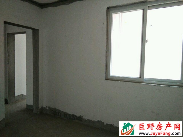金麒麟小区 3室2厅 131平米 毛坯 66万元