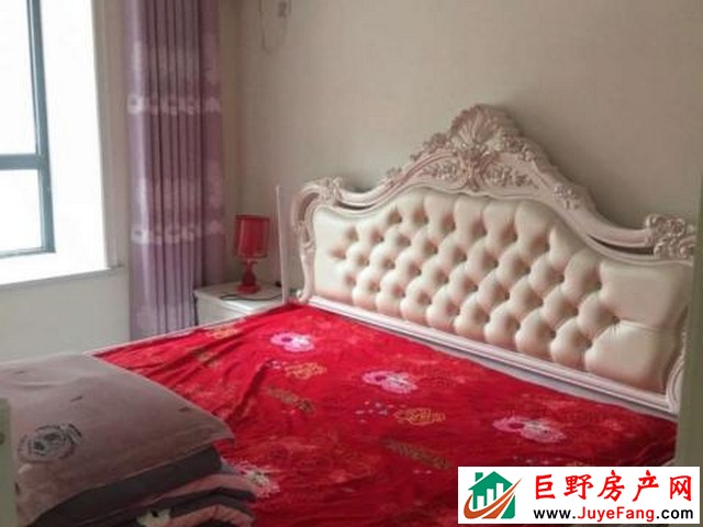 东方新天地 2室2厅 95平米 精装修 1200元/月