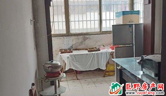 东方新天地B区 4室2厅 117平米 简单装修 33万元