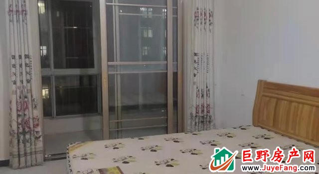 上海嘉园三期A区 3室2厅 130平米 简单装修 1166元/月