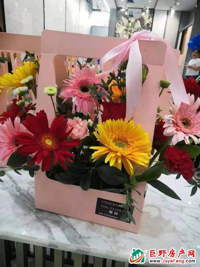 【凯兴学府】相约三月天丨魅力女神节，花艺DIY诚邀您的参与！