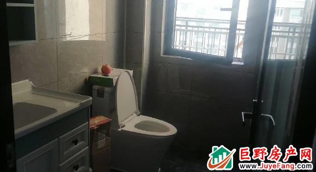 麟泰花园 3室2厅 110平米 精装修 1800元/月