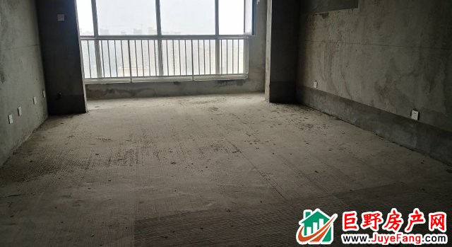 文景新城 3室2厅 125平米 毛坯 96万元