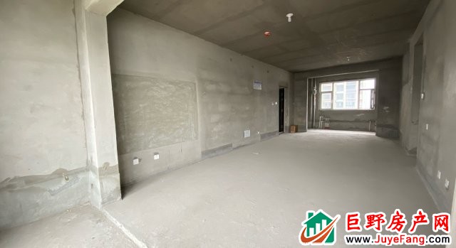 佳和雅园 3室2厅 138平米 毛坯 91万元